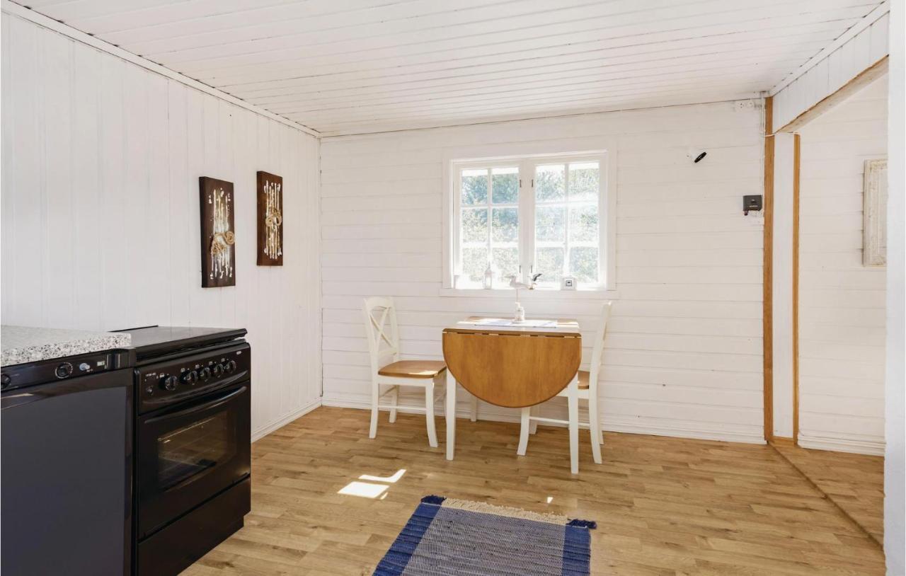 Studio Holiday Home In Ålesund Buitenkant foto